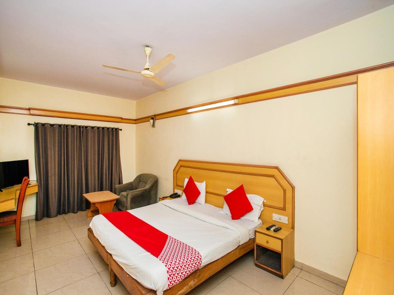 Oyo 649 Hotel Ajantha Trinity Inn Бангалор Экстерьер фото